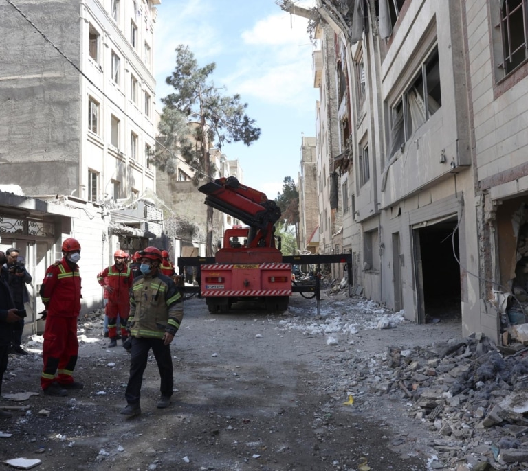 Israel y EEUU atacan instalaciones nucleares en el centro de Irán sin víctimas ni fugas radiactivas