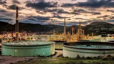 420 millones de barriles en 120 depósitos, así es el escudo español para emergencias energéticas