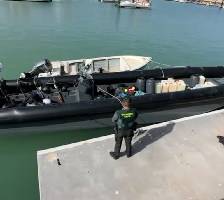 Entre narcolanchas y tiroteos: guardias civiles piden poder llevar rifles en los coches patrulla