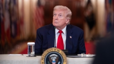 Trump considera una victoria el compromiso de Irán de no atacar a sus vecinos pero reconoce que su "rendición" podría tardar "muchas décadas"