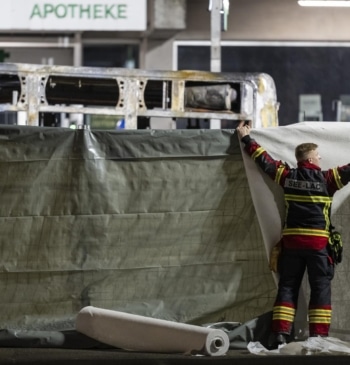 Al menos seis muertos y cuatro heridos al incendiarse un autobús postal [...]