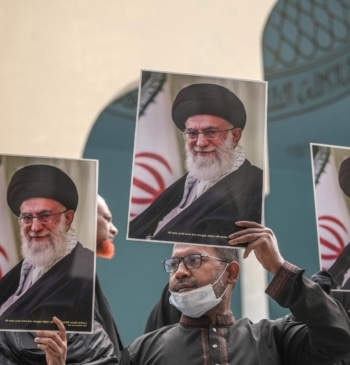 Por qué los ayatolás no se afeitan y por qué el Sha [...]