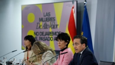 Albares anuncia la evacuación de los primeros 175 españoles por la guerra de Irán