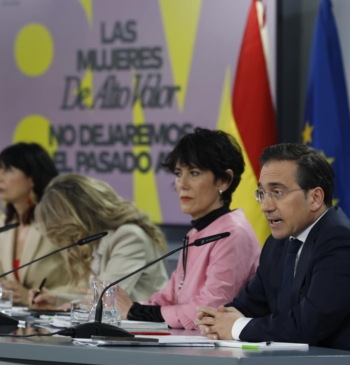 Albares inicia la evacuación de españoles por la guerra de Irán y [...]