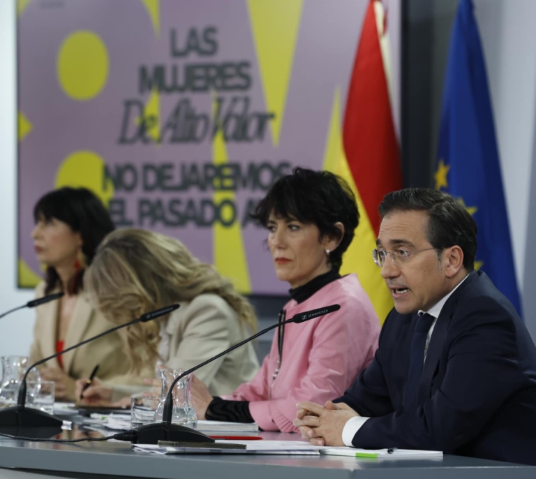 Albares inicia la evacuación de españoles por la guerra de Irán y no espera represalias de EEUU por no dejarle usar las bases