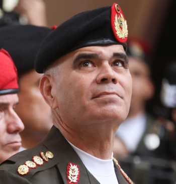 Delcy Rodríguez destituye al ministro de Defensa tras más de una década [...]