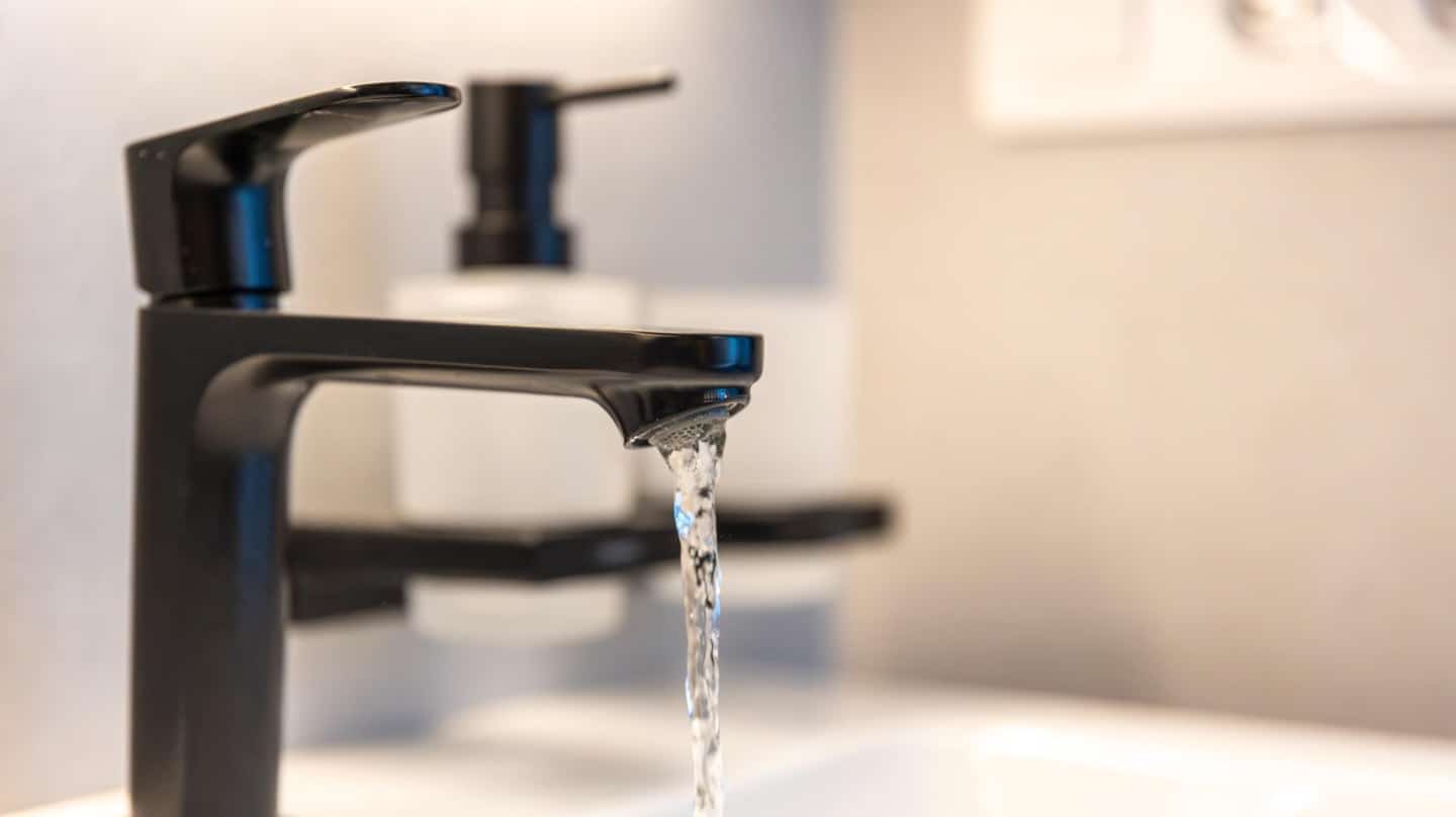 Por qué al escuchar agua correr dan ganas de orinar y otras curiosidades de la vejiga