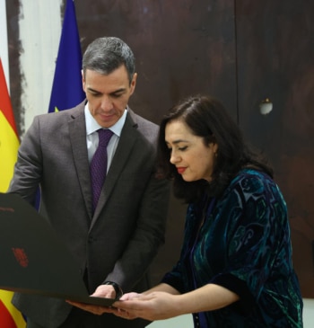Sánchez concede a Marisa Paredes la Gran Cruz de Isabel la Católica: [...]