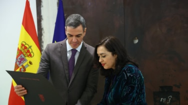 Sánchez concede a Marisa Paredes la Gran Cruz de Isabel la Católica: "Su amor por el cine y el teatro, inseparable de su compromiso social"