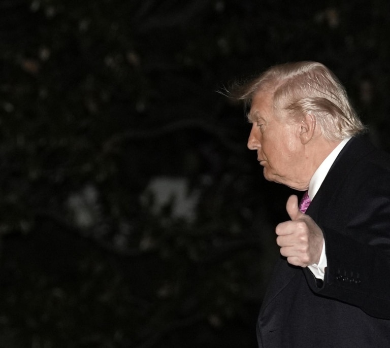 Trump insta a los países que no se han unido a su guerra en Irán a que "tomen el control del estrecho de Ormuz"