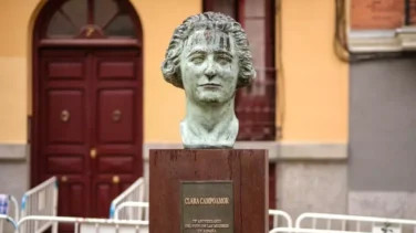 Vandalizado el busto de Clara Campoamor en Madrid en la víspera del 8M