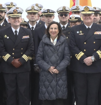 Margarita Robles y los 400 marinos españoles en el puerto de Dublín