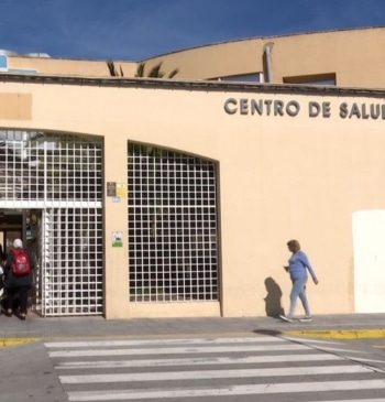 Casi la mitad de la población de Ceuta y Melilla debe viajar [...]