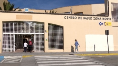 Casi la mitad de la población de Ceuta y Melilla debe viajar a la Península para recibir atención sanitaria