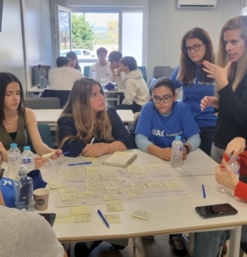 UAX conecta a más de 15.000 estudiantes con empresas líderes para resolver [...]