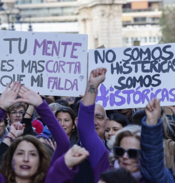 8M: Menos feministas y más majorettes