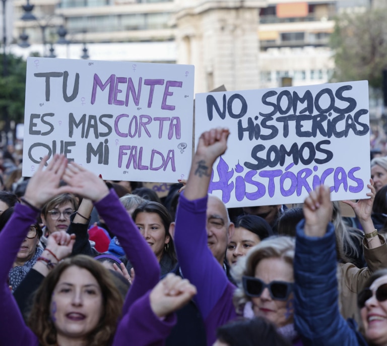 8M: Menos feministas y más majorettes