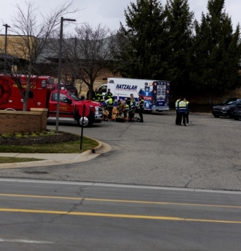 Una persona armada embiste su vehículo y abre fuego contra una sinagoga [...]