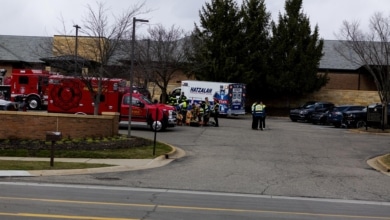 Una persona armada embiste su vehículo y abre fuego contra una sinagoga en Míchigan