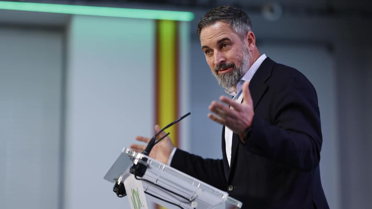 El presidente de Vox, Santiago Abascal, en una rueda de prensa este lunes en la sede nacional del partido, en Madrid