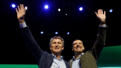 Máxima prioridad: Feijóo quiere agilizar los pactos autonómicos con Abascal para impedir que afecten a Moreno