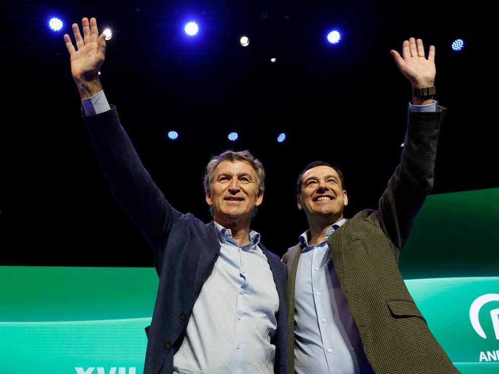 Alberto Núñez Feijóo y Juanma Moreno en la clausura del último congreoso del PP andaluz
