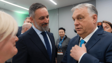 Abascal critica a Sánchez y al PP desde Hungría junto al "gran líder" Orbán