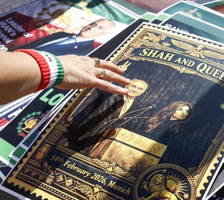 Reza Pahlaví pide a los funcionarios iraníes que se "rindan" y le "declaren su lealtad"