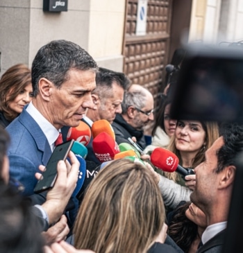 Sánchez presume del apoyo de Macron, Von der Leyen y Costa