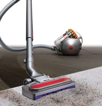 Dyson rebaja 100€ la aspiradora más potente, cómoda para suelos duros y [...]