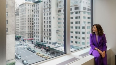 Ayuso sortea la guerra y se verá en Nueva York con el propietario del Atlético de Madrid (entre otros empresarios)