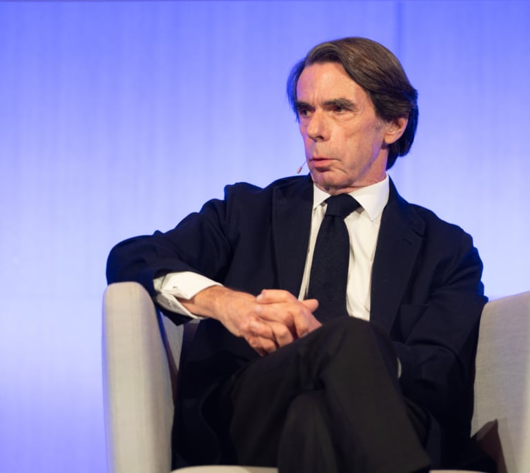 Aznar alerta que Feijóo no podrá afrontar los problemas del país si Abascal consolida su crecimiento