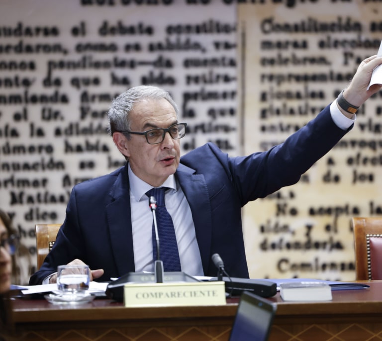 Zapatero reconoce que ha trabajado con otras "consultoras españolas" aparte de con Análisis Relevante