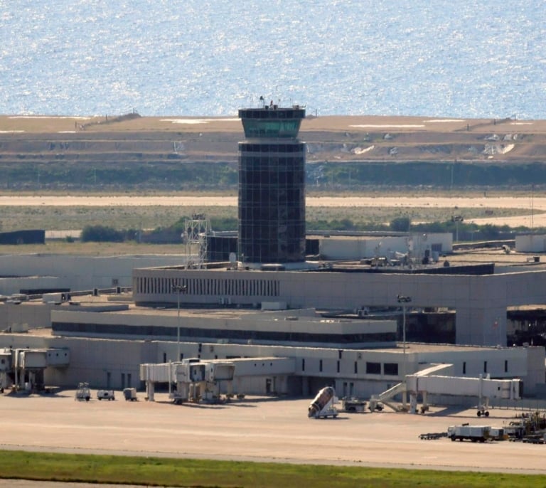 VÍDEO| El impactante despegue de un avión comercial en el Líbano entre bombardeos israelíes