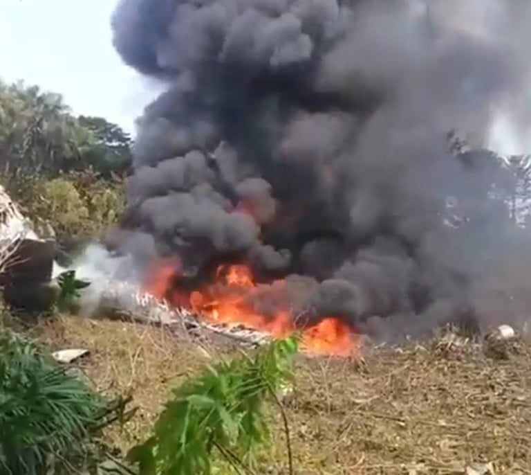 Un avión de la Fuerza Aérea colombiana se estrella con 125 personas a bordo y deja al menos 48 heridos