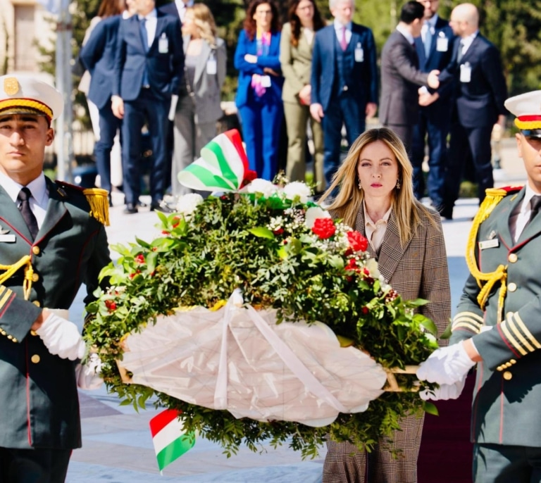 España e Italia cortejan a Argelia