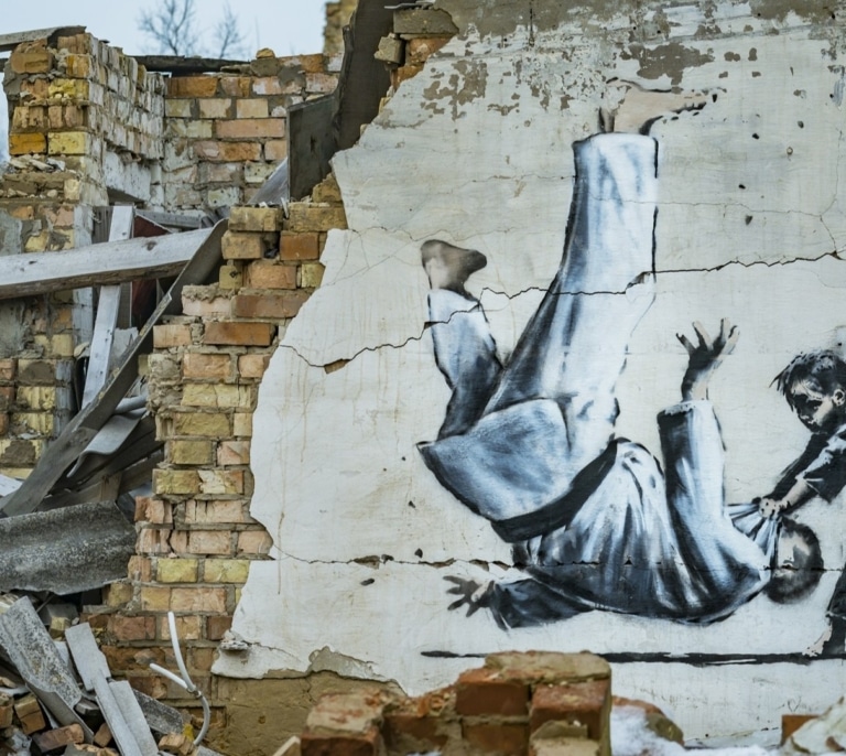 De un mural en Ucrania a una detención en Nueva York: una investigación periodística identifica al hombre detrás de Banksy