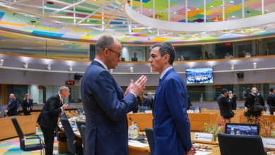 El Gobierno ultima su decreto anticrisis con la mirada más puesta en Junts que en contentar a sus socios de izquierdas