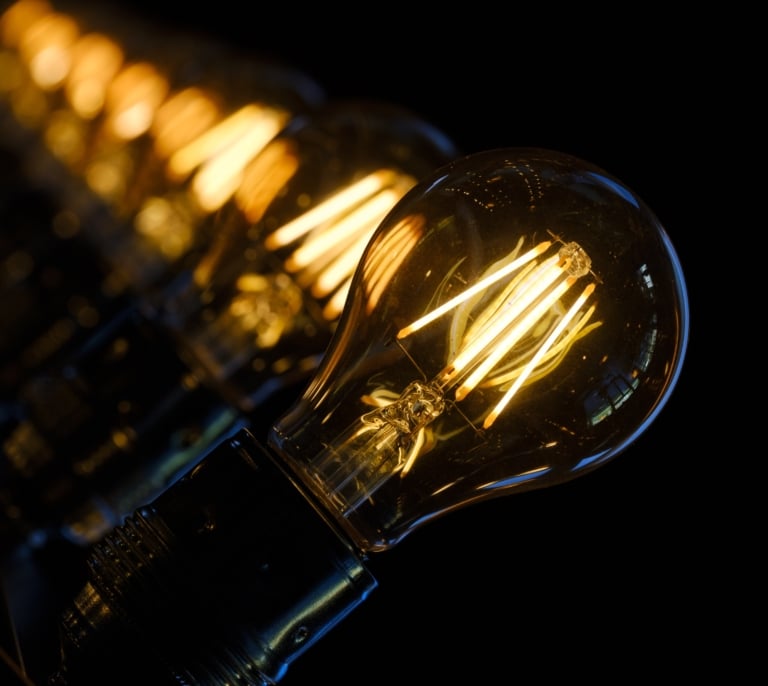 Precio de la luz hoy, 27 de marzo de 2026: cómo funcionan las subastas de electricidad