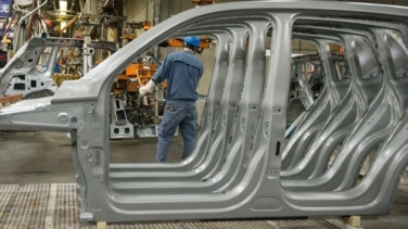 Lo barato para el fabricante sale caro para el usuario: lo que revela el cambio de material de una pieza clave del coche