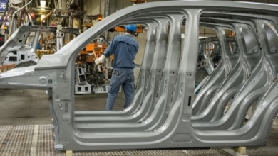 Lo barato para el fabricante sale caro para el usuario: lo que revela el cambio de material de una pieza clave del coche