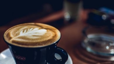 ¿Te gusta el café de especialidad? Prepararlo en casa es más fácil de lo que parece con esta cafetera espresso