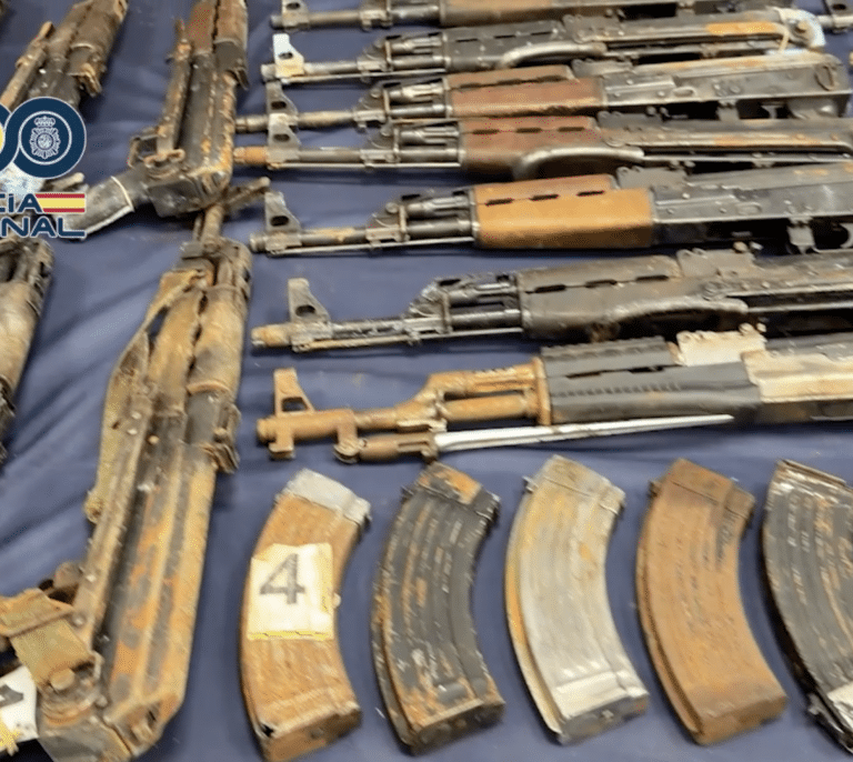 El "arsenal de guerra" con el que los narcos protegen sus “guarderías de droga”