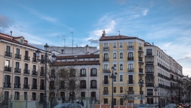 Marcha atrás en carretera: en qué casos puedes hacerlo sin arriesgarte a una multa de la DGT