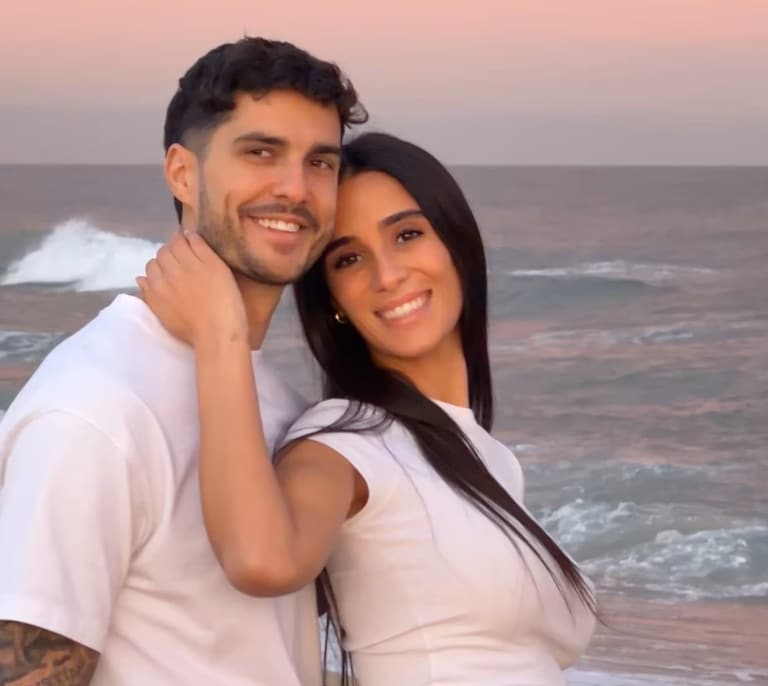 Claudia Martínez y Mario González anuncian su embarazo tres meses después de retomar su relación