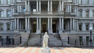 Trump homenajea a Cristóbal Colón, instala en la Casa Blanca la escultura que se retiró tras el asesinato de George Floyd
