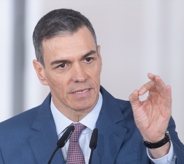 Sánchez lleva el "No a la guerra" al 'The Economist' y asegura trabajar con la UE y países del Golfo por un alto el fuego