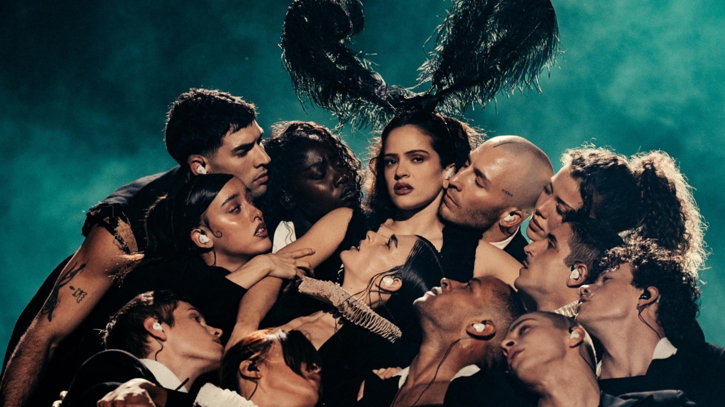 Rosalía lleva al éxtasis al público de Madrid con un show entre ballet, misticismo y rave