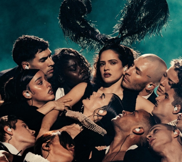 Rosalía lleva al éxtasis al público de Madrid con un show entre ballet, misticismo y rave