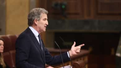 Feijóo intenta desmontar el 'No a la guerra' de Sánchez: "Es un pacifista de pacotilla"